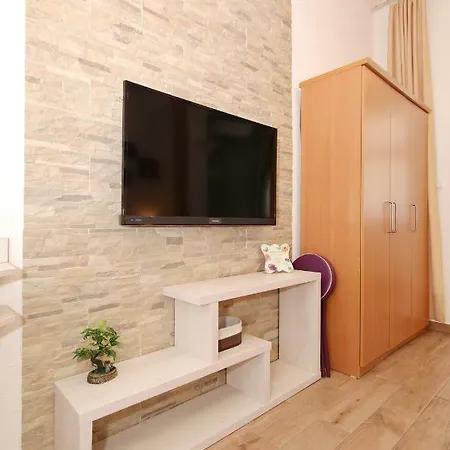 Apartment Close To The - Borik *