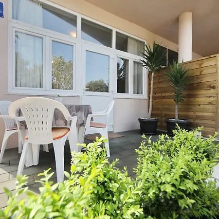 Apartment Close To The - Borik